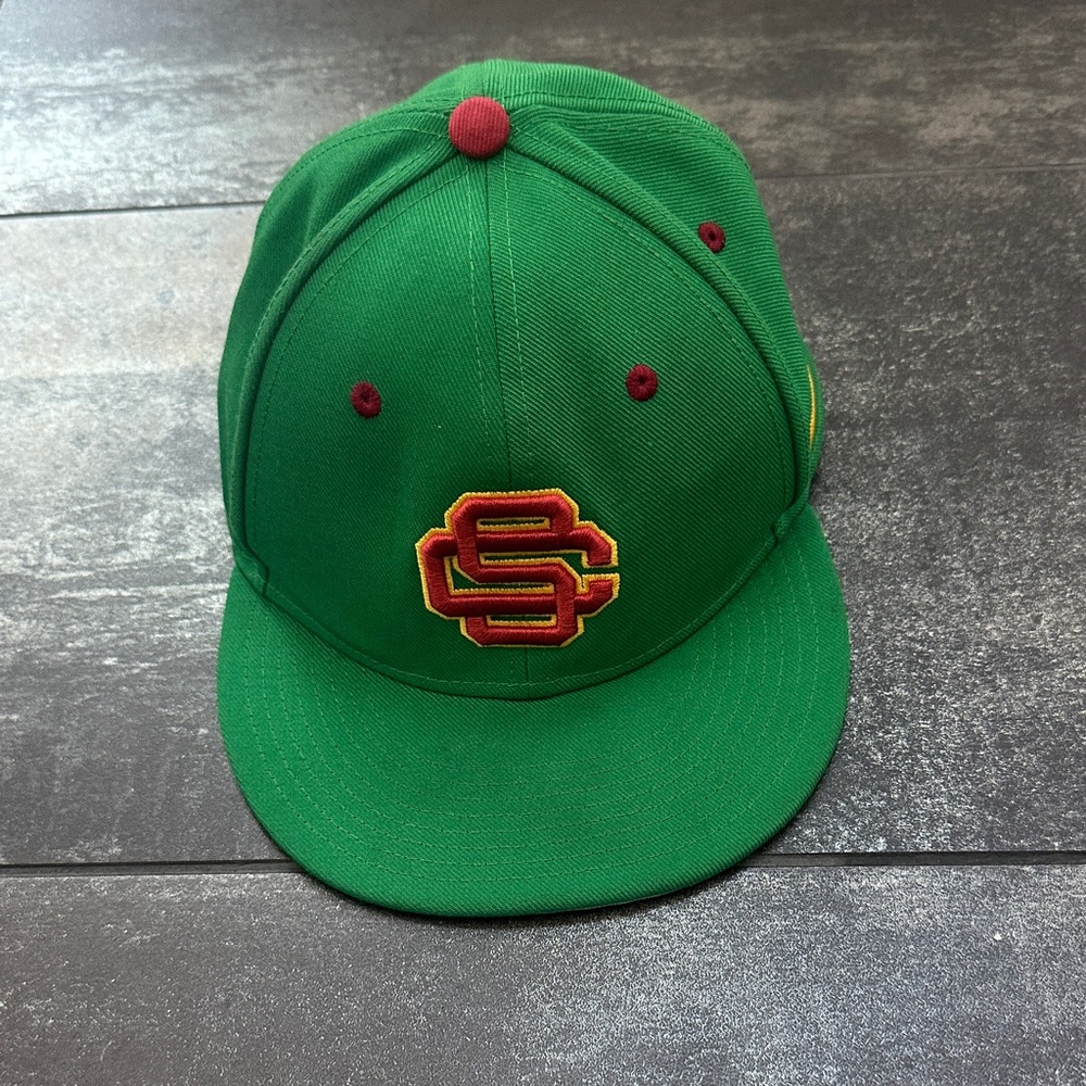 Nike USC Trojans juniors Green baseball Cap with Red Details